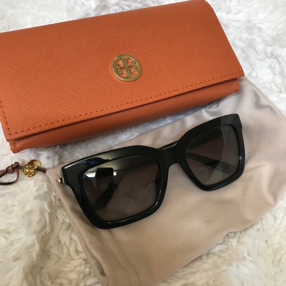 SALE! 💕 Tory Burch Sunglasses and Leather Case
